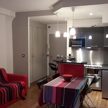 Saint Martin Red Curtains Apartment *